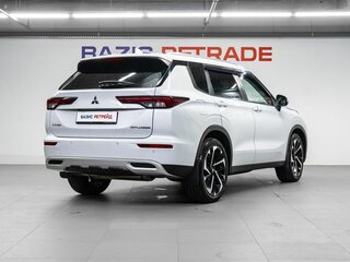 2023 Mitsubishi Outlander IV, белый, 3489000 рублей, вид 5