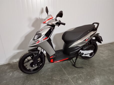 2025 Aprilia SR 125, серый, 243000 рублей, вид 2
