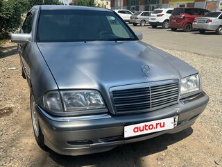 1998 Mercedes-Benz C-Класс 200 I (W202) Рестайлинг, белый, 580000 рублей, вид 3