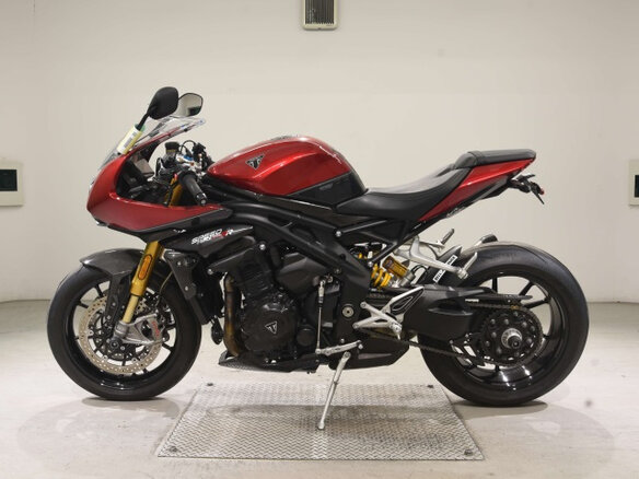 2022 Triumph Speed Triple, красный, 1200000 рублей - вид 1