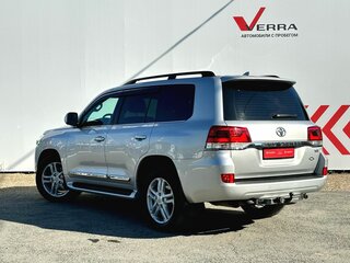 2020 Toyota Land Cruiser 200 Series Рестайлинг 2, серебристый, 7400000 рублей, вид 3