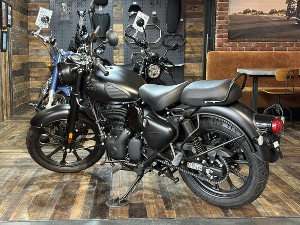 2025 Royal Enfield Classic 350, чёрный, 520000 рублей - вид 4