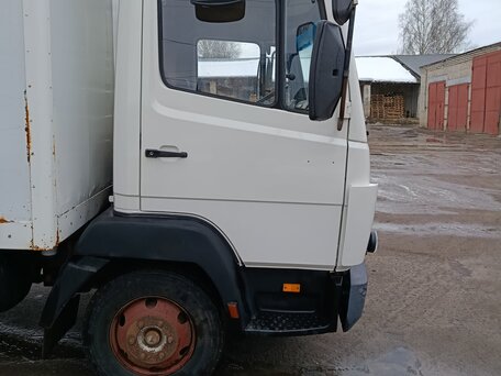 1991 Mercedes-Benz 814, белый, 999999 рублей, вид 4
