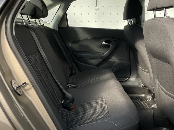 2017 Volkswagen Polo V Рестайлинг, бежевый, 1140000 рублей - вид 18