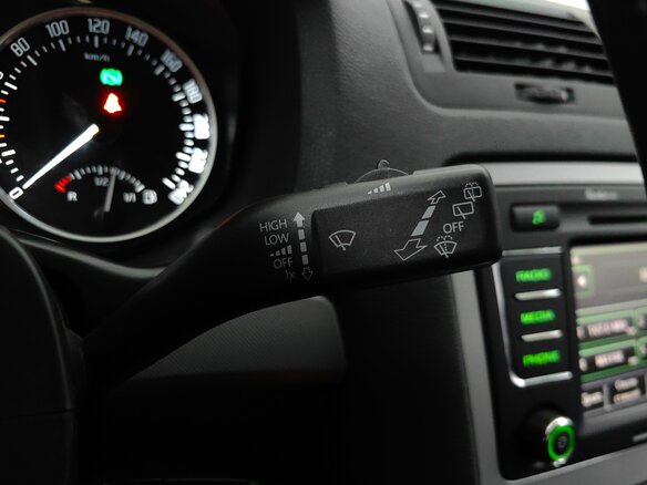 2011 Skoda Octavia II (A5) Рестайлинг, белый - вид 20