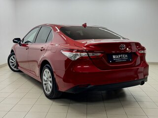 2021 Toyota Camry VIII (XV70) Рестайлинг, красный, 3045000 рублей, вид 4