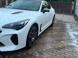 2021 Kia Stinger I Рестайлинг, белый, 3500000 рублей, вид 1