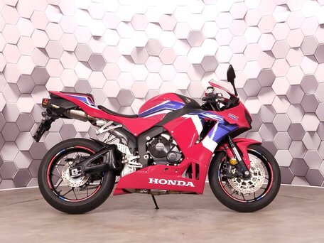2021 Honda CBR 600RR, красный, 1329000 рублей, вид 3
