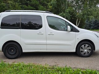 2013 Citroen Berlingo II Рестайлинг, белый, 990000 рублей, вид 3