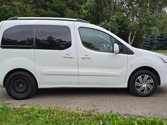 2013 Citroen Berlingo II Рестайлинг, белый, 990000 рублей - вид 2