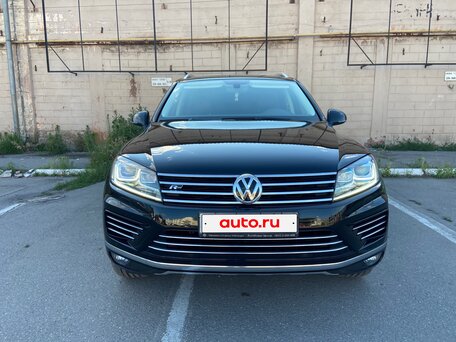 2017 Volkswagen Touareg II Рестайлинг, чёрный, 3900000 рублей, вид 3