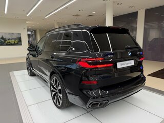 2025 BMW X7 M60i I (G07) Рестайлинг, чёрный, 16990000 рублей, вид 4