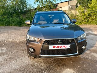 2010 Mitsubishi Outlander II Рестайлинг, коричневый, 1159000 рублей, вид 3