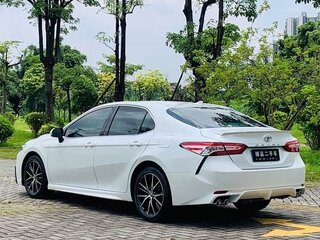 2022 Toyota Camry VIII (XV70) Рестайлинг, белый, 3600000 рублей, вид 3