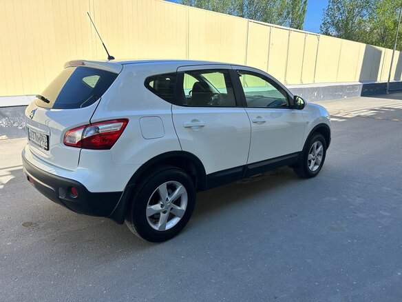 2010 Nissan Qashqai I Рестайлинг, белый, 970000 рублей - вид 4