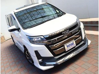 2020 Toyota Noah III (R80) Рестайлинг, белый, 2850000 рублей, вид 4