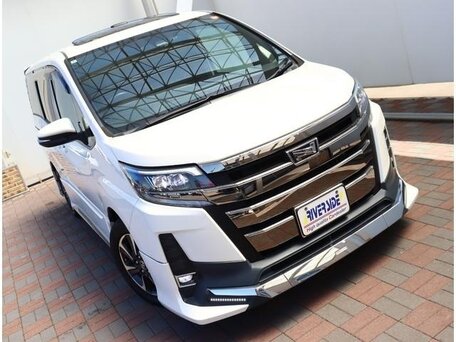2020 Toyota Noah III (R80) Рестайлинг, белый, 2850000 рублей, вид 4