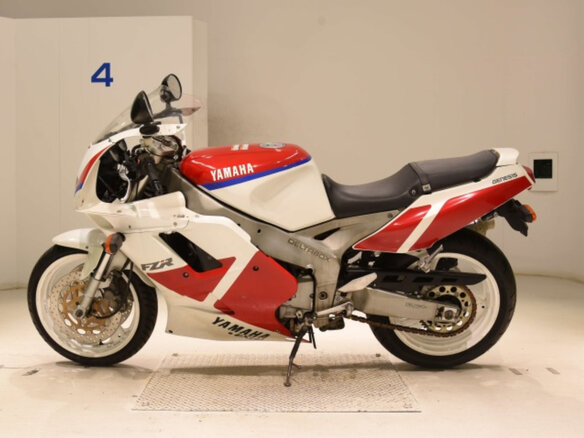 1991 Yamaha FZR1000, белый - вид 2