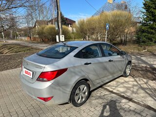 2014 Hyundai Solaris I Рестайлинг, серебристый, 950000 рублей, вид 5