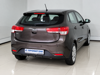 2015 Kia Rio III Рестайлинг, коричневый, 990000 рублей, вид 4