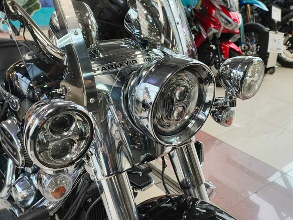 2019 Harley-Davidson Freewheeler, чёрный, 2800000 рублей - вид 6
