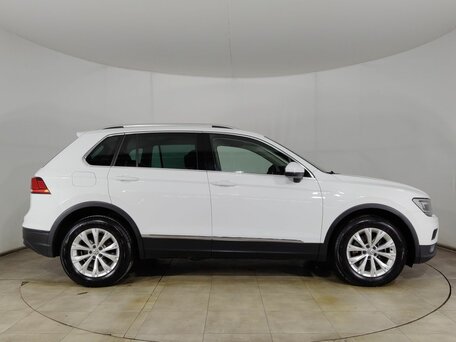 2018 Volkswagen Tiguan II, белый, 2299000 рублей, вид 4