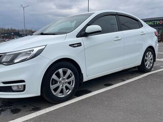 2017 Kia Rio III Рестайлинг, белый, 1250000 рублей, вид 2