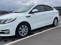 2017 Kia Rio III Рестайлинг, белый, 1250000 рублей - вид 1
