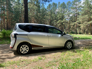 2016 Toyota Sienta II, серый, 1400000 рублей, вид 4