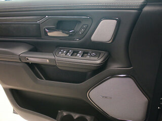 2026 Ram 1500 Crew Cab V Рестайлинг, чёрный, 9950000 рублей, вид 5