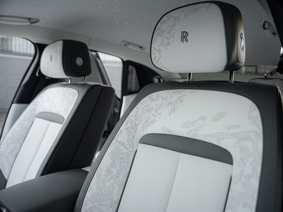 2026 Rolls-Royce Ghost Black Badge II Рестайлинг (Series II), серый, 60400000 рублей - вид 35