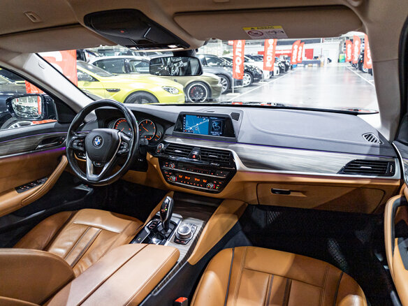 2019 BMW 5 серии 520d xDrive VII (G30/G31/G38), чёрный, 3389700 рублей - вид 10