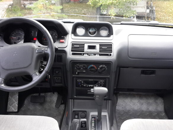 1997 Mitsubishi Pajero, серебристый - вид 4