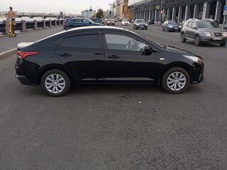 2021 Hyundai Solaris II Рестайлинг, чёрный, 1450000 рублей, вид 2