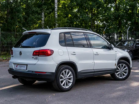 2015 Volkswagen Tiguan I Рестайлинг, белый, 1040000 рублей, вид 2