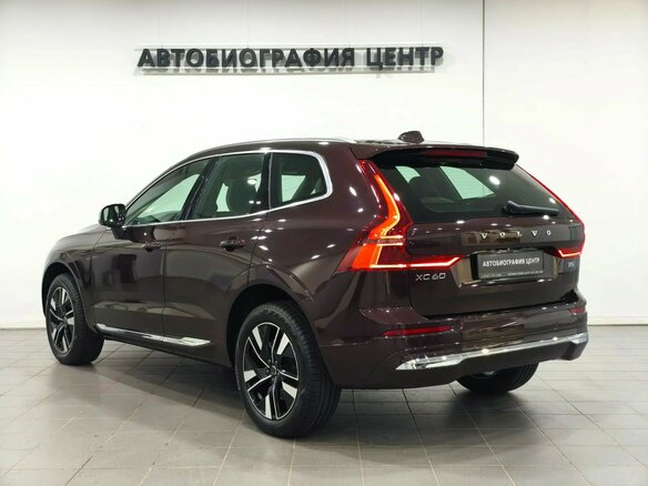 2025 Volvo XC60 II Рестайлинг 2, красный, 6290000 рублей - вид 3