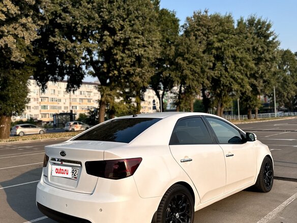 2011 Kia Cerato II, белый, 850000 рублей - вид 1