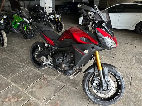 2016 Yamaha MT-09 Tracer (FJ-09), красный, 860000 рублей, вид 3