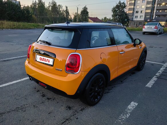 2017 Mini Hatch Cooper III (F55/F56), оранжевый, 1490000 рублей - вид 2