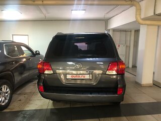 2012 Toyota Land Cruiser 200 Series Рестайлинг 1, серый, 2810000 рублей, вид 4