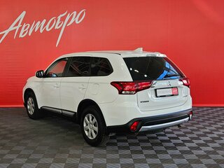 2018 Mitsubishi Outlander III Рестайлинг 2, белый, 1829000 рублей, вид 3