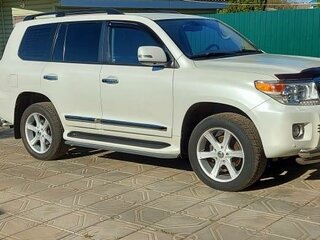 2015 Toyota Land Cruiser 200 Series Рестайлинг 1, белый, 6200000 рублей, вид 2