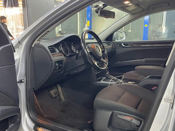 2014 Skoda Superb DSG II Рестайлинг, серый, 1300000 рублей - вид 4