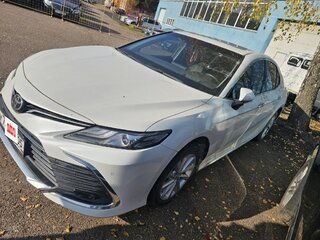 2023 Toyota Camry VIII (XV70) Рестайлинг, белый, 3322000 рублей, вид 2