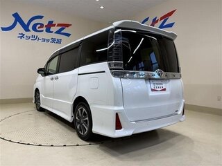 2021 Toyota Voxy III (R80) Рестайлинг, белый, 1713009 рублей, вид 5