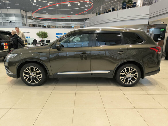 2017 Mitsubishi Outlander III Рестайлинг 2, коричневый, 2250000 рублей - вид 7