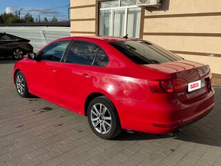 2011 Volkswagen Jetta VI, красный, 950000 рублей, вид 5