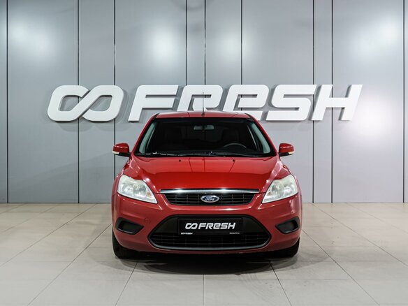 2010 Ford Focus II Рестайлинг, красный - вид 2