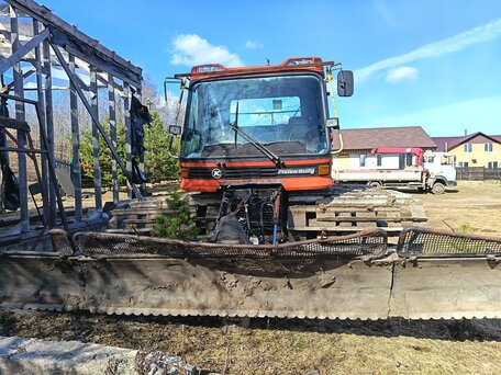 1992 PistenBully 300, красный, 3500000 рублей, вид 2