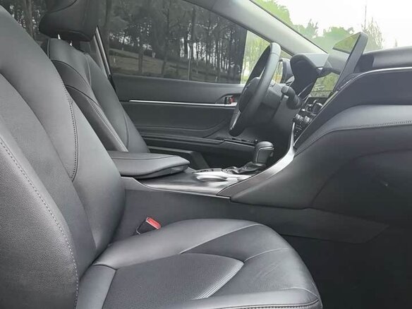 2025 Toyota Camry VIII (XV70) Рестайлинг, чёрный, 4027000 рублей - вид 8